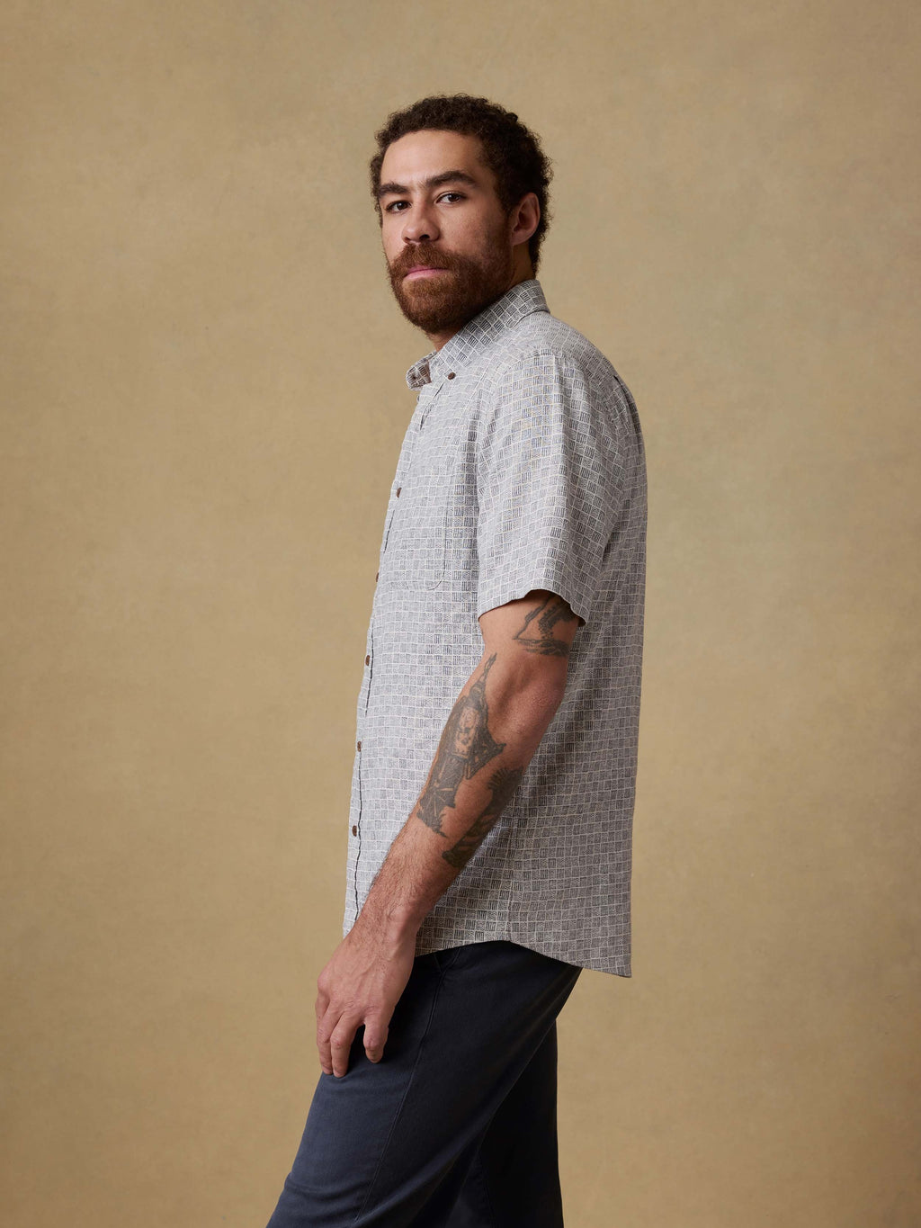 Short-Sleeve Breeze Shirt - Graphite Shell Bricks